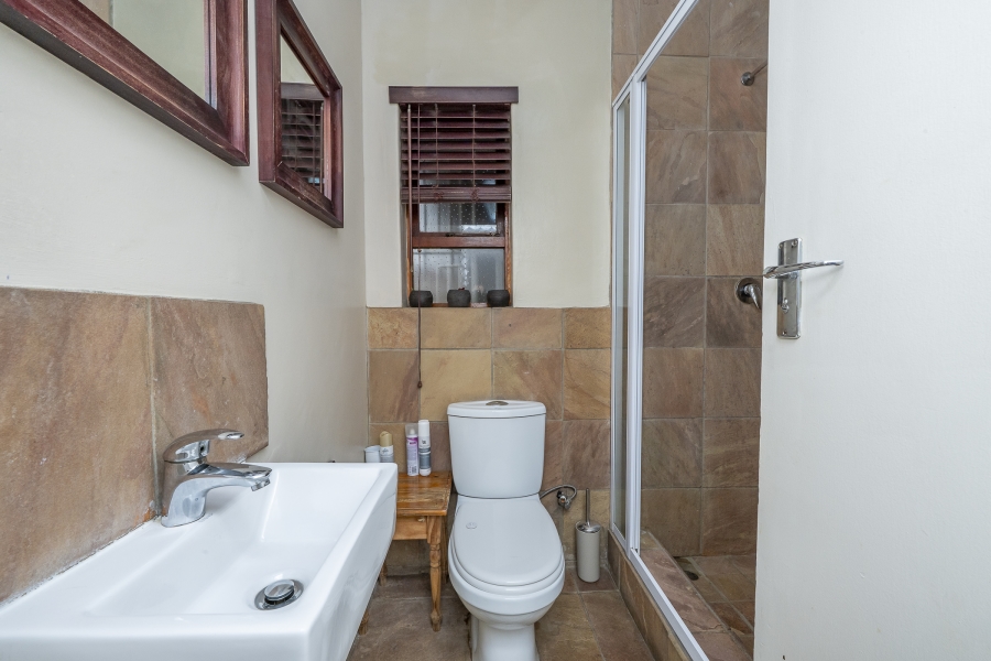 5 Bedroom Property for Sale in Kenridge Western Cape